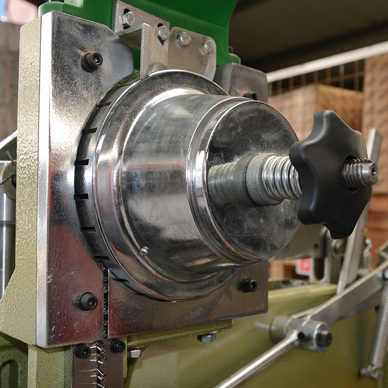 自动皮带铆钉机制动衬片自动铆钉机制造商制动蹄铆钉机 4