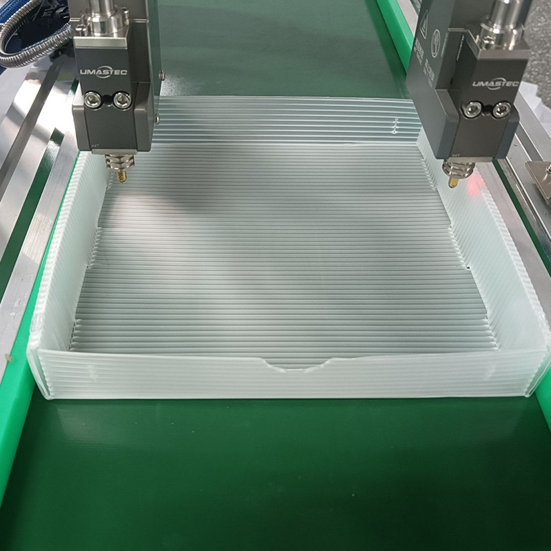 适用于PVC盒制造厂的高效节能PVC涂胶折叠机 2