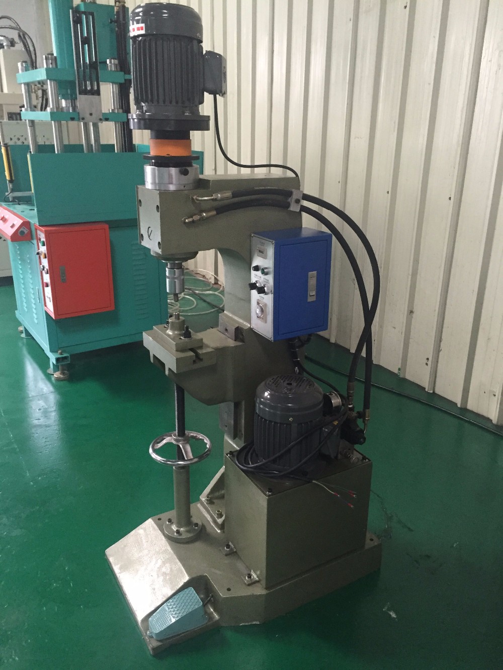 七月牌自动手动液压轨道式铆接机畅销0.5-5秒10 70kgf/cm2 2-3HP 3期20-45毫米175毫米 7